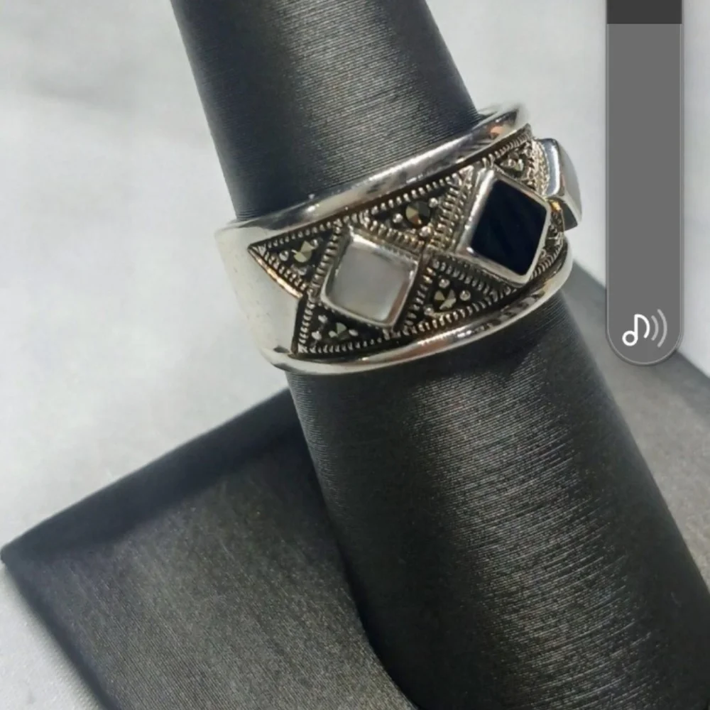 Sterling Silver 925, Black Onyx, and Zircon Ring.  Size 8 - Picture 4 of 9
